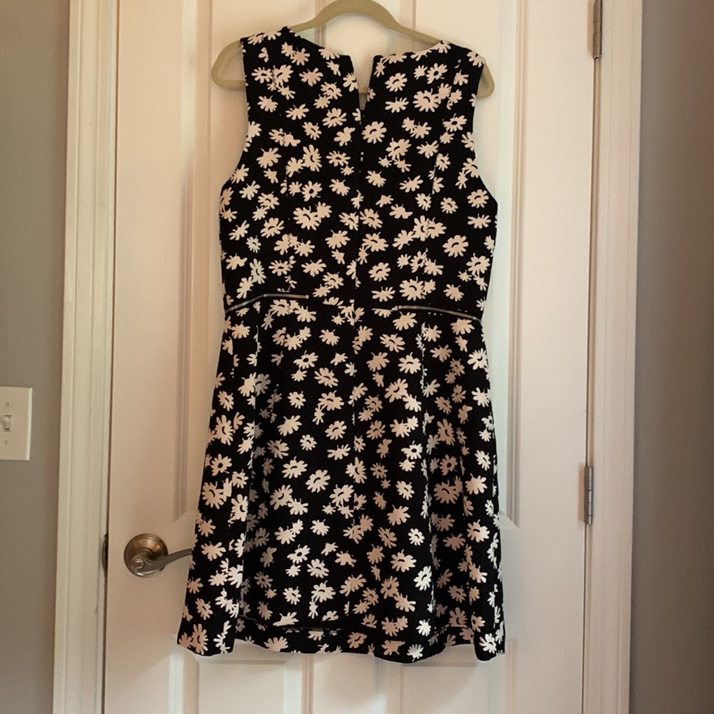 Ann Taylor black and white floral dress beautiful condition only worn once - Picture 2 of 3